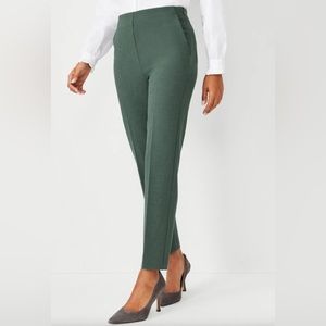 Ann Taylor High Waist Ankle Pant in Bi-Stretch in Soft Pine Green. Size 12.